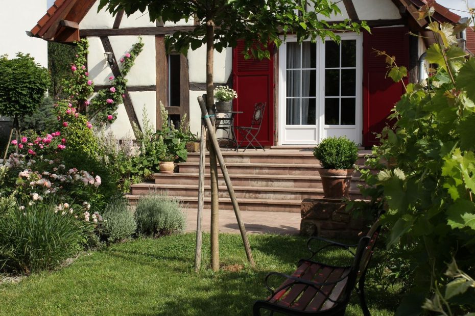 l'escalier de la terrasse en grès des Vosges du gîte d'Anny et Jean Yves