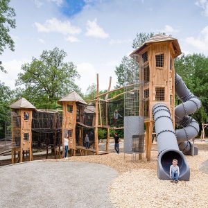 Une attraction du Parc d'Aventure pour les enfants